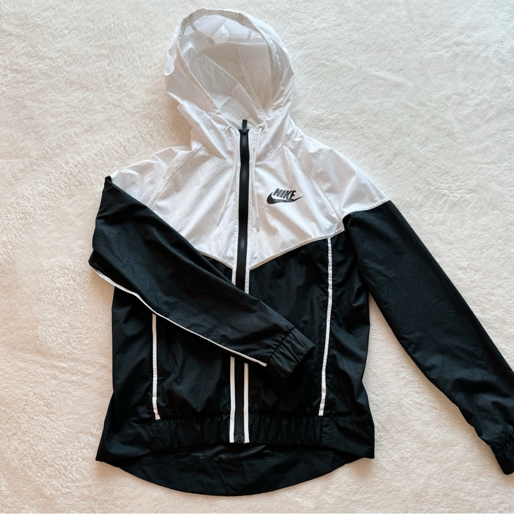 Nike Women’s Windrunner Sportswear Jacket
